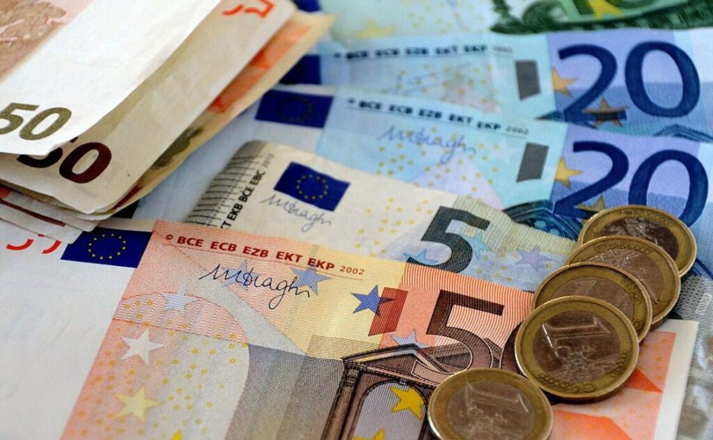 billetes de euro en aumento